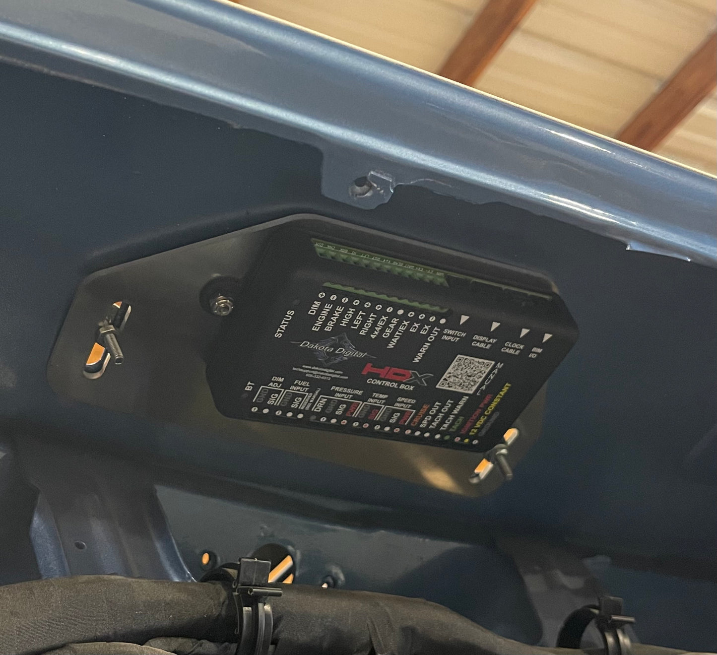 67-72 Dakota Digital VHX HDX RTX Mount