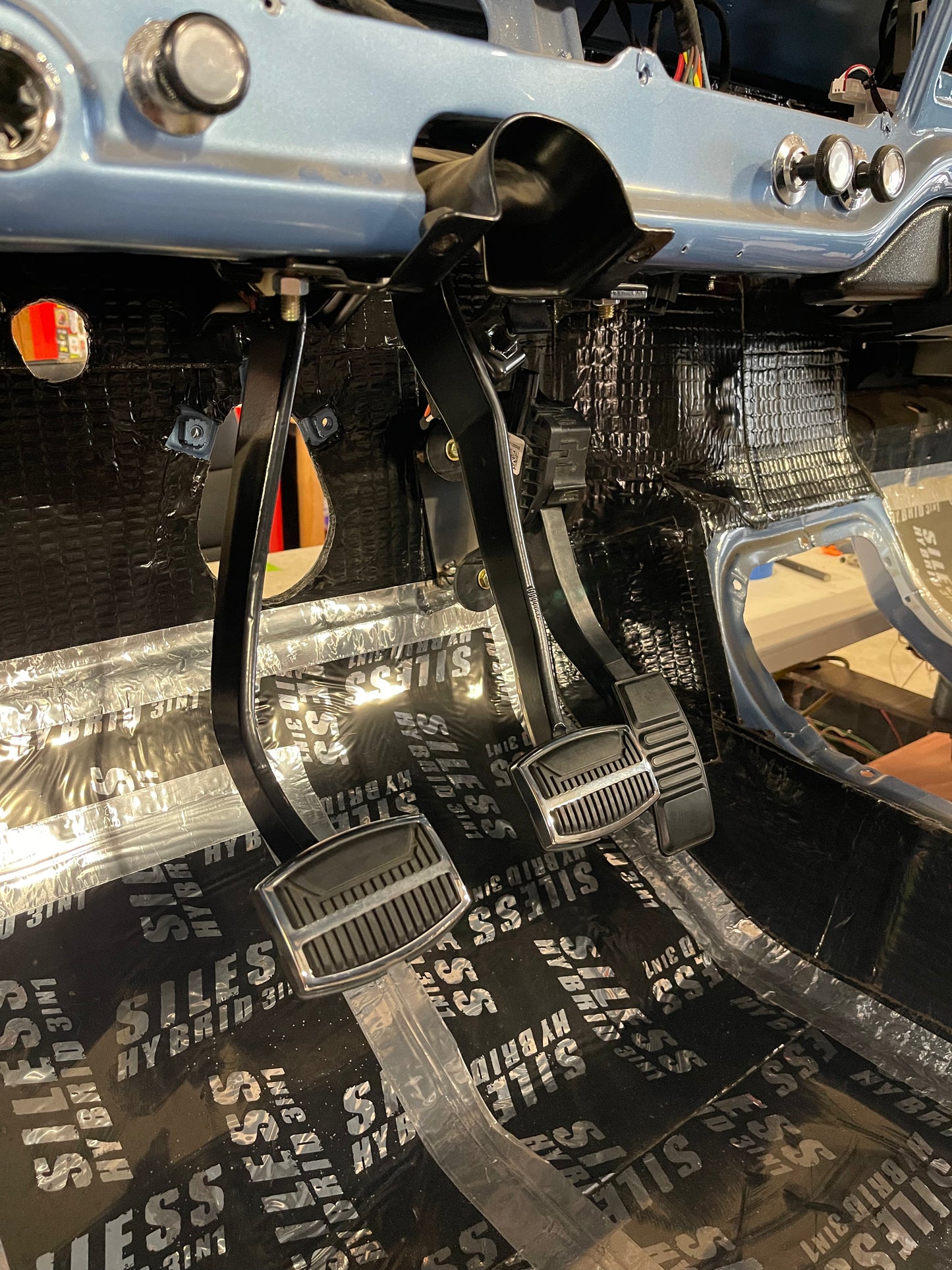 65-79 Bolt In Coyote Pedal Mount