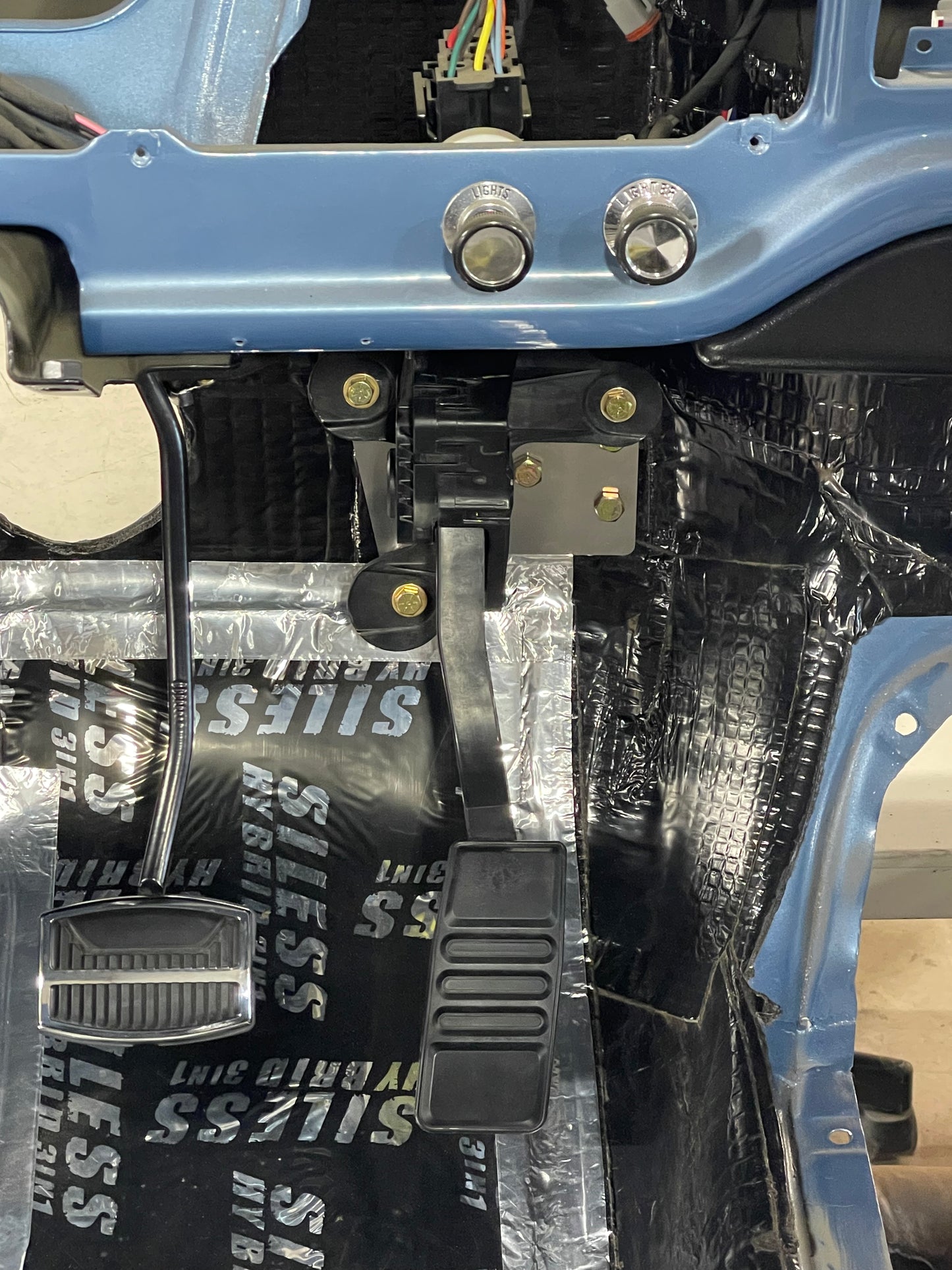 65-79 Bolt In Coyote Pedal Mount