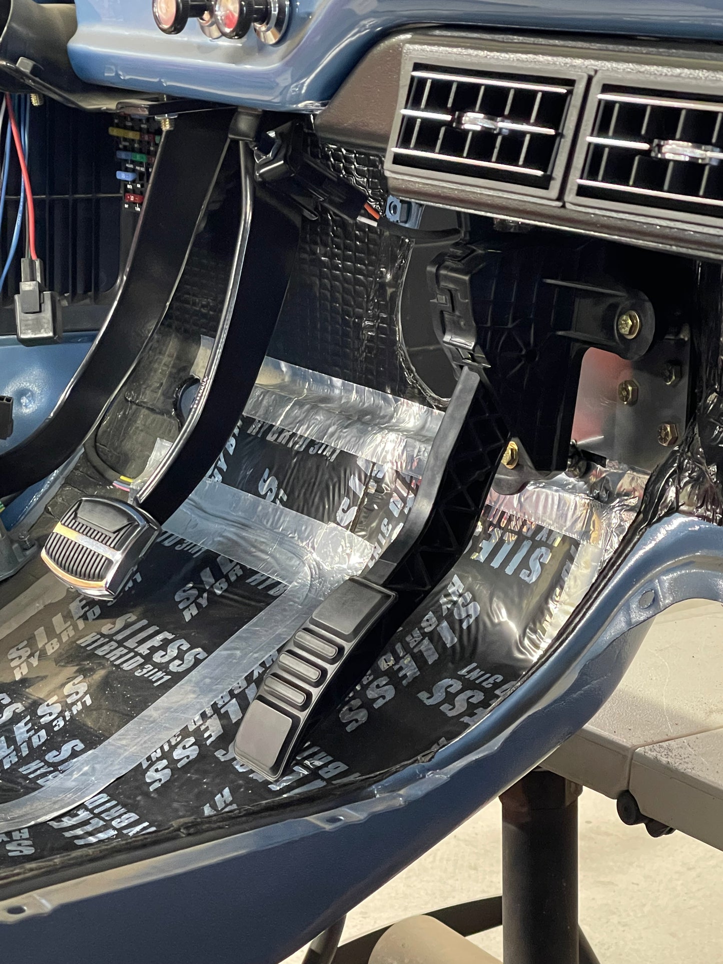 65-79 Bolt In Coyote Pedal Mount